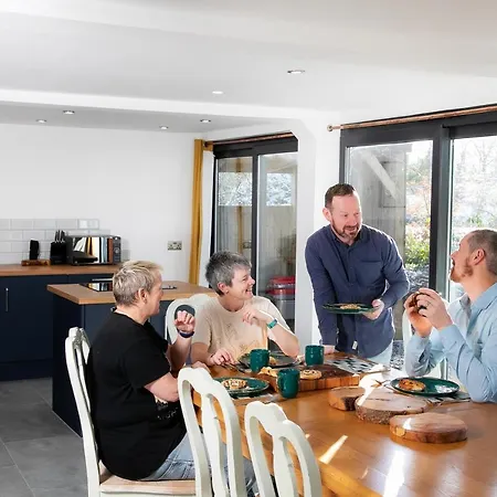 Daire Bird House - Sleep With The Owls! *